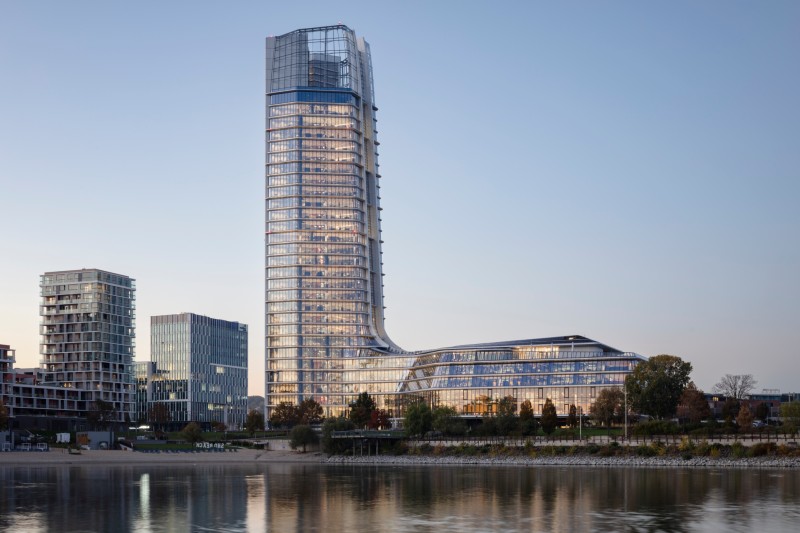 Foster and Partners, Finta and Partners, Kinzo, MinusPlus, M.O.O.CON, Licht Kunst Licht - MOL Campus