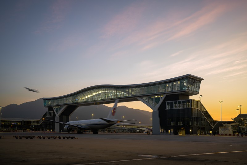 Kris Provoost - Sky Bridge at Hong Kong International Airport
