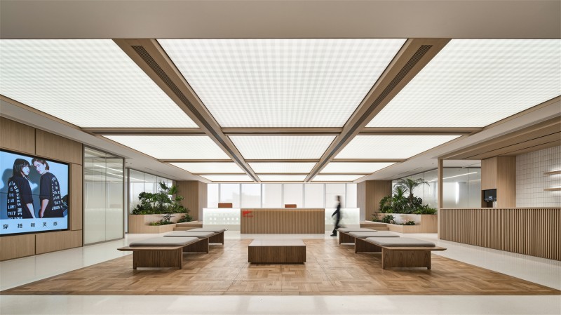 COLORFULL YUJING - Headquarters of Fast Retailing (China)