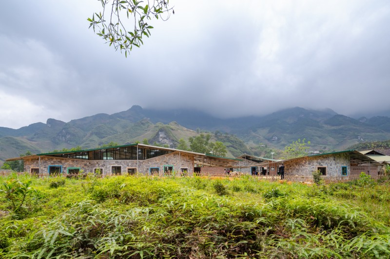 1+1>2 Architects - Tham Luong Kindergarten & Primary School