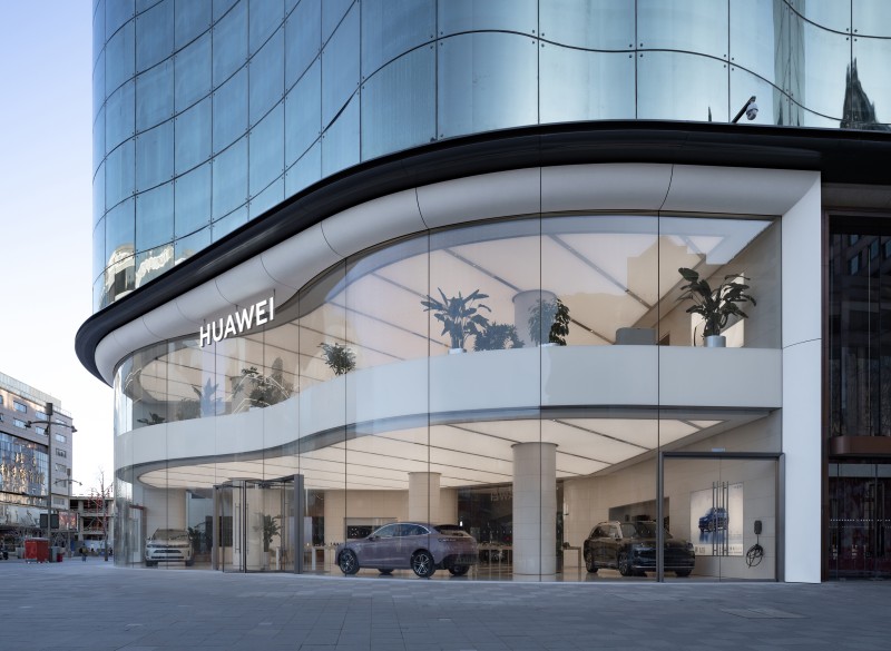Superimpose Architecture - Huawei Flagship Store Beijing