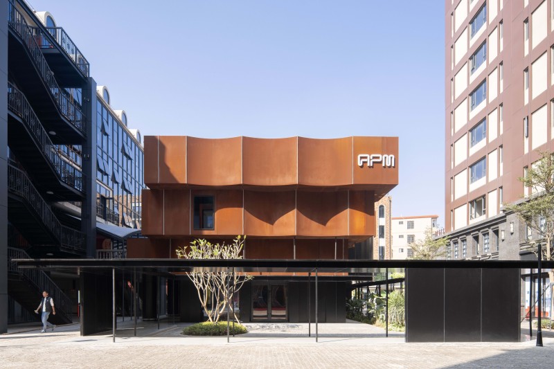 Dazhou and Associates - apm Gallery in Haikou Gaoxingli