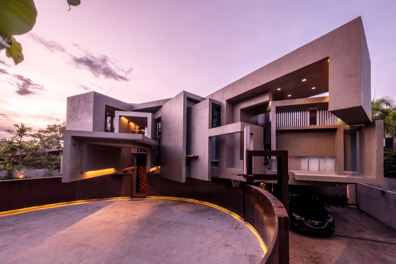 Jorge Yulo Architects & Associates - Equilateral House
