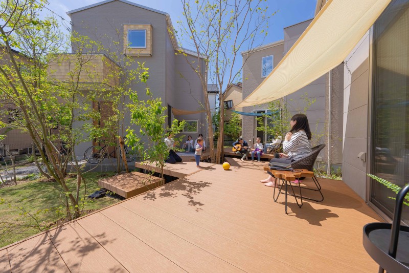 POLUS GARDENHILLS Co,.Ltd. - Living with a central deck