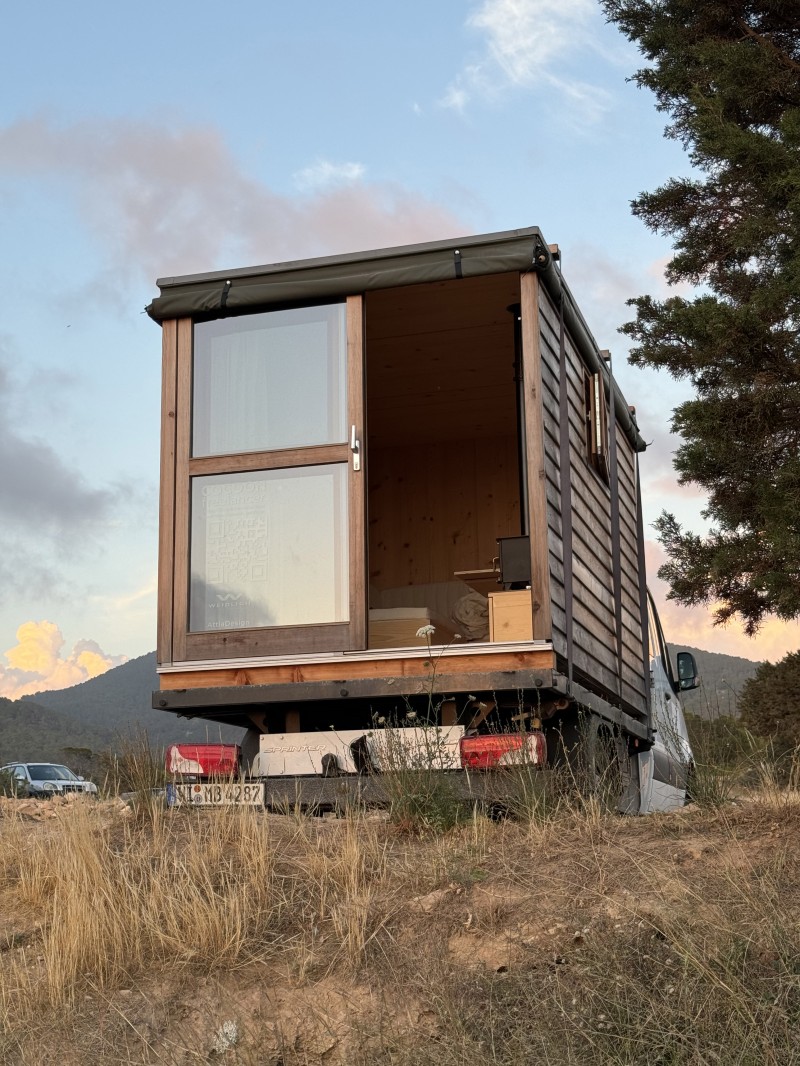 AttiaDesign & WEIDLICH Mondholzmanufaktur - COCOON - freelancer (MoonWood Edition)