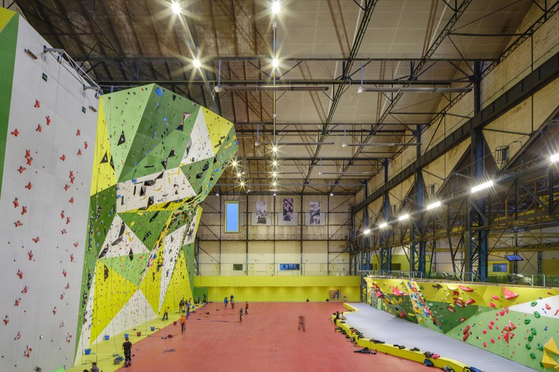 IDOM - INTEGRAL REFORM OF A INDUSTRIAL BUILDING IN TARBES