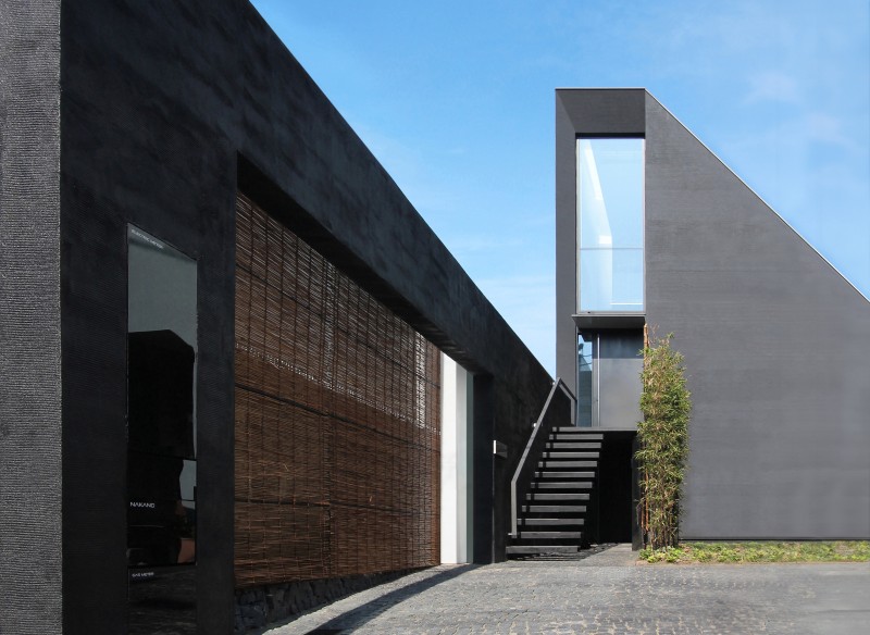 MR STUDIO Co., Ltd. - Black Monolithic Wall